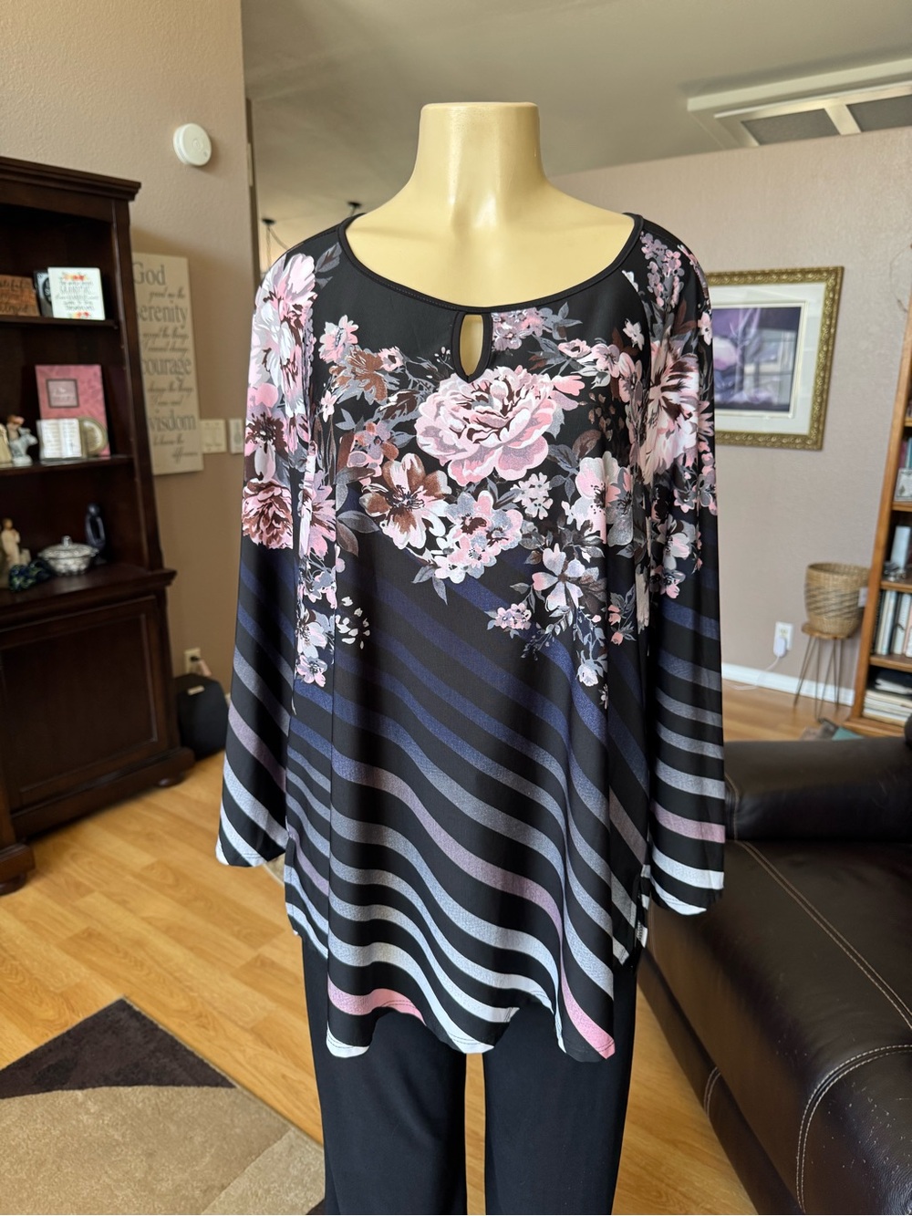 Avenue black floral keyhole knit blouse with long sleeves-size 18/20 - Picture 6 of 9
